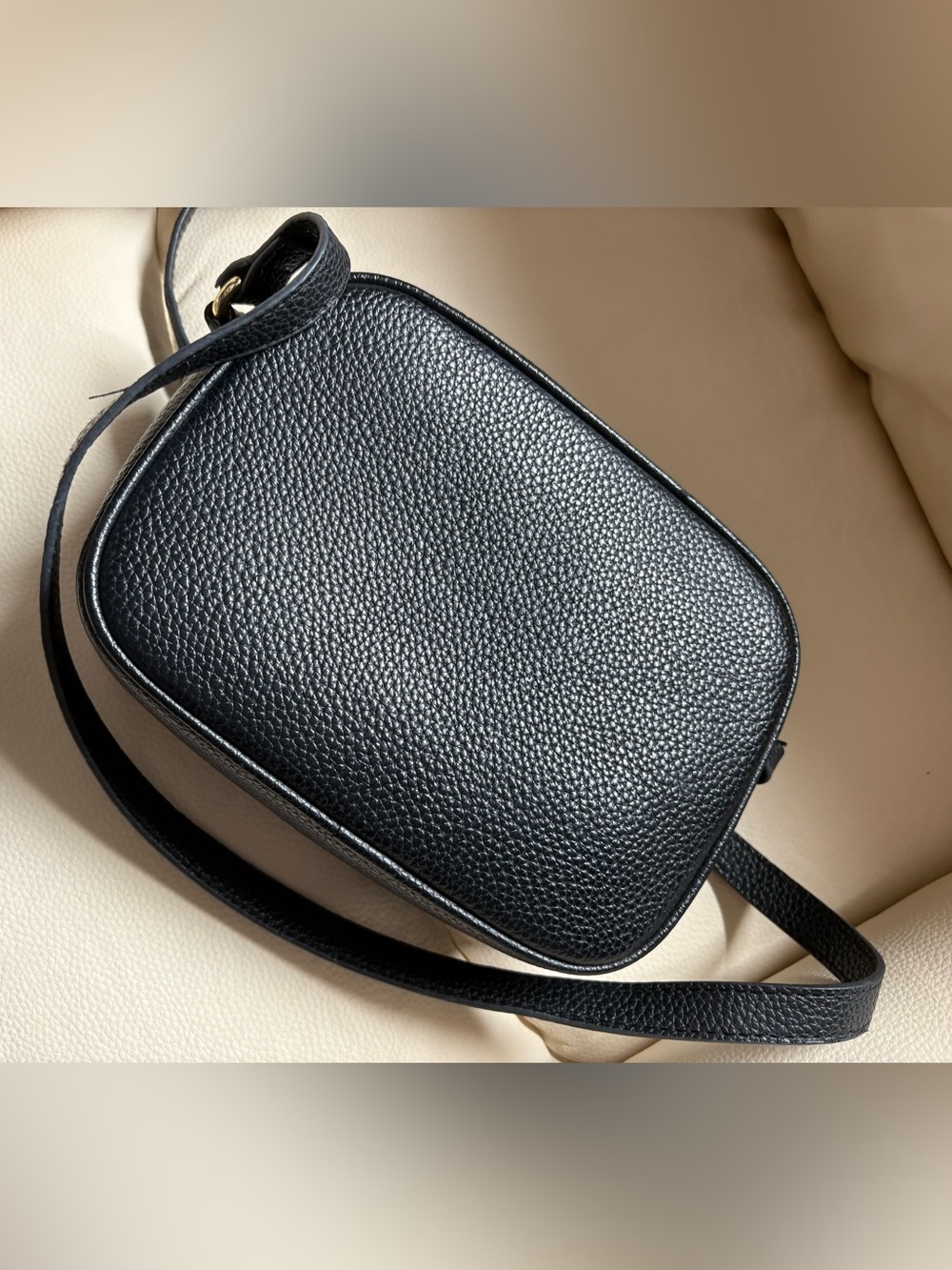 Gucci Black Pebbled Leather Crossbody with Debossed Logo - Picture 3 of 9